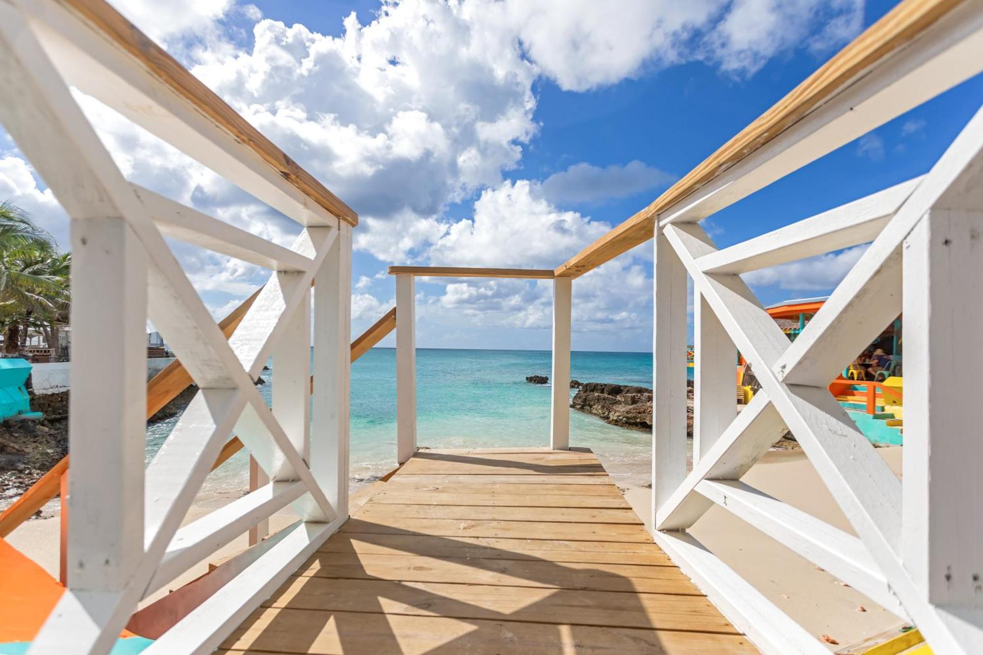 Maho Beach House - Grand Studio - Oceanview Suite Exterior photo